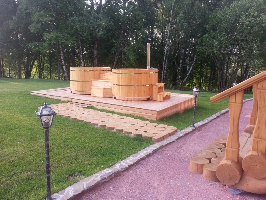 Тропинка из спилов дерева